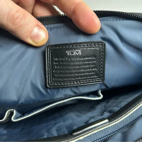 Men’s Tumi Black Arrive Mccarren Crossbody Bag Nylon Leather Zip-Top MSRP $349 - Picture 4 of 7